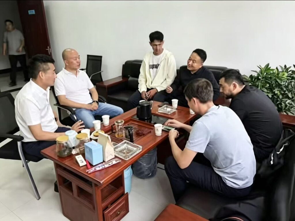 Uzbek Client from Tashkent Visits Shinedon: Sunroom & Door/Window Product Inspect Shinedon and Uzbek client discuss Tashkent sunroom project requirements