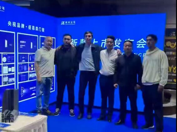 Uzbek Client from Tashkent Visits Shinedon: Sunroom & Door/Window Product Inspect Shinedon CEO Qin Ming welcomes Uzbek client Kamo and his team at company