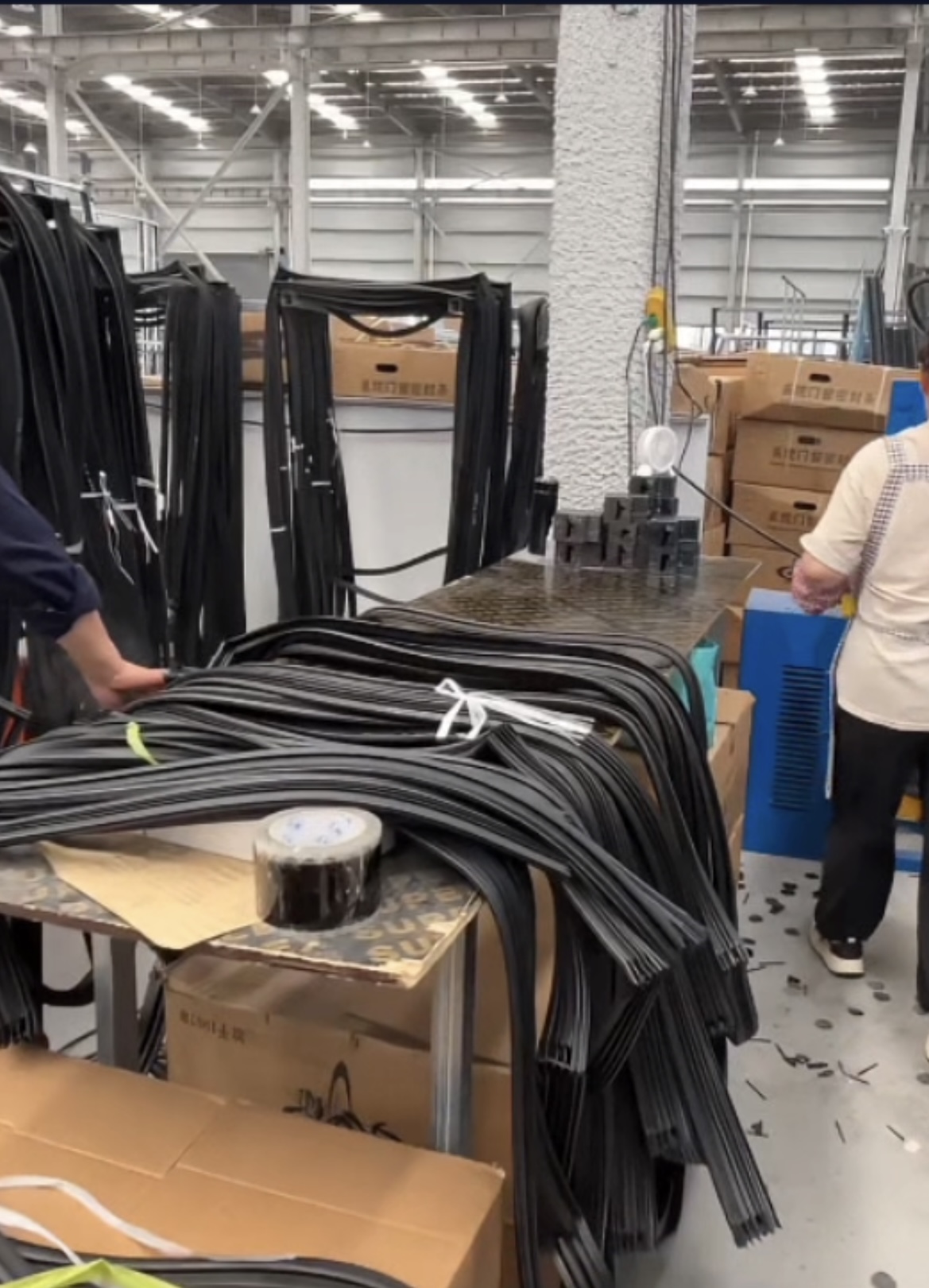 Why is EPDM Universally Recognized as the Premium Material for System Window Seals?—— A Technical Case Study of Xingdong Xiyatu 2.5mm System Windows Why is EPDM Universally Recognized as the Premium Material for System Window Seals?—— A Technical Case Study of Xingdong Xiyatu 2.5mm System Windows